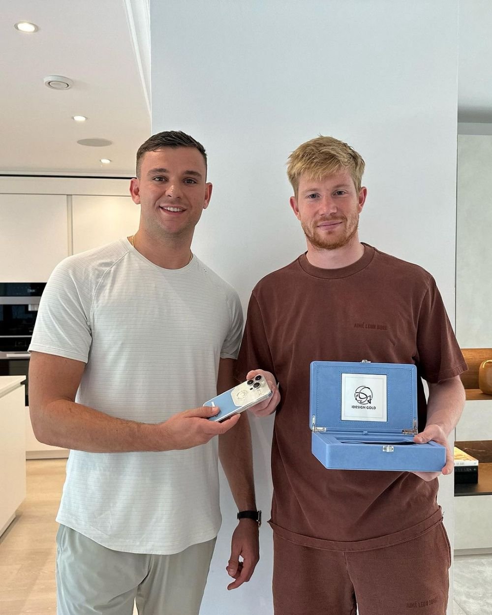 Kevin De Bruyne nu s-a uitat la bani! A dat 150.000 de euro pe cadouri pentru colegii și staff-ul de la Manchester City _5