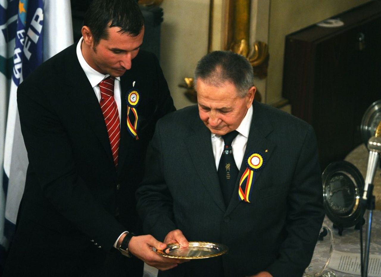 A murit Alexandru Penciu, cel mai valoros fundaş român al tuturor timpurilor, omul care a învins Franța! ”Alexandru cel Mare” avea 90 de ani_1