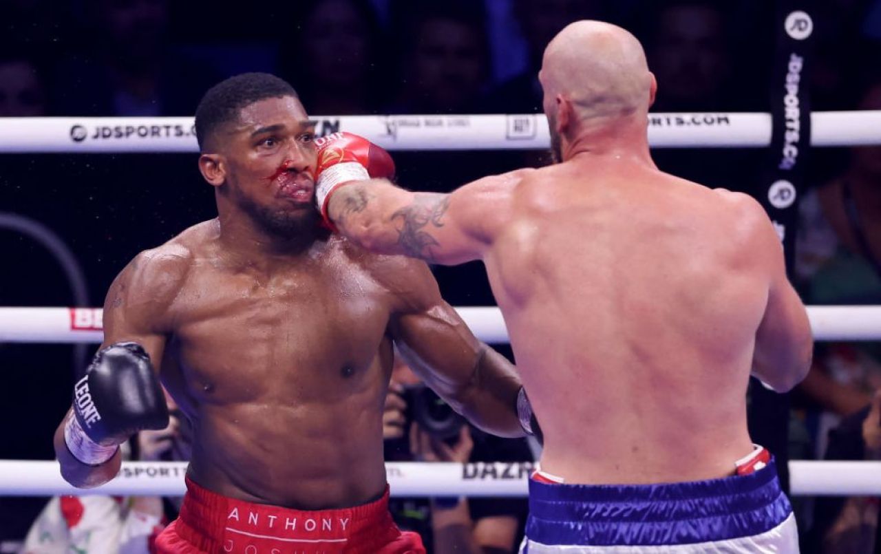 Huiduit de public, Anthony Joshua, fostul campion mondial al greilor, l-a făcut KO pe Robert Helenius_7