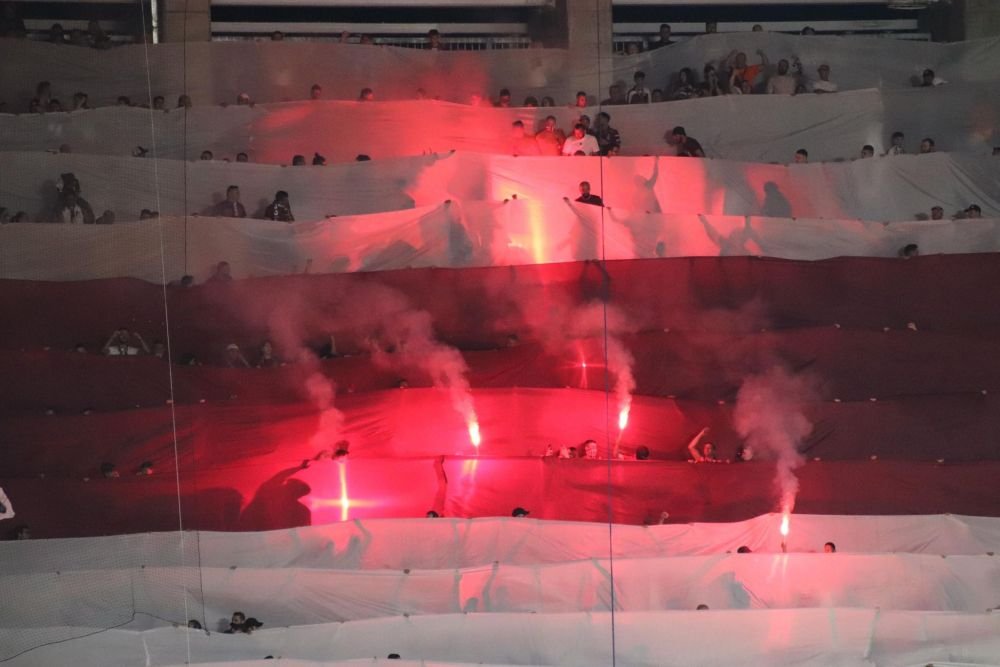 „V-ați pus traista în spinare și ați plecat în deplasare!” Spectacol în Giulești și show pirotehnic în Rapid - Petrolul Ploiești _3