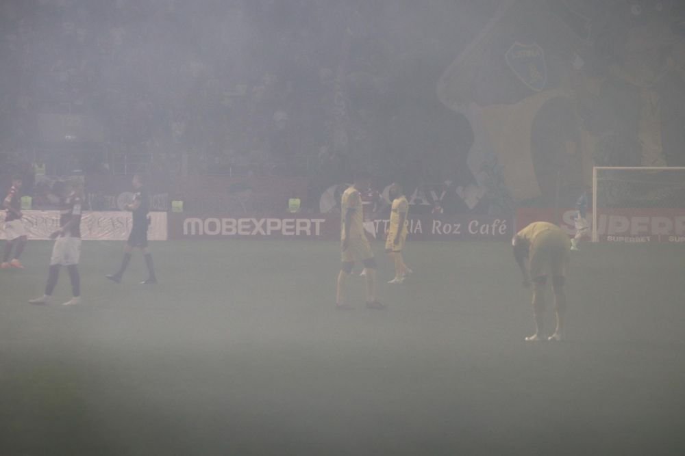 „V-ați pus traista în spinare și ați plecat în deplasare!” Spectacol în Giulești și show pirotehnic în Rapid - Petrolul Ploiești _4