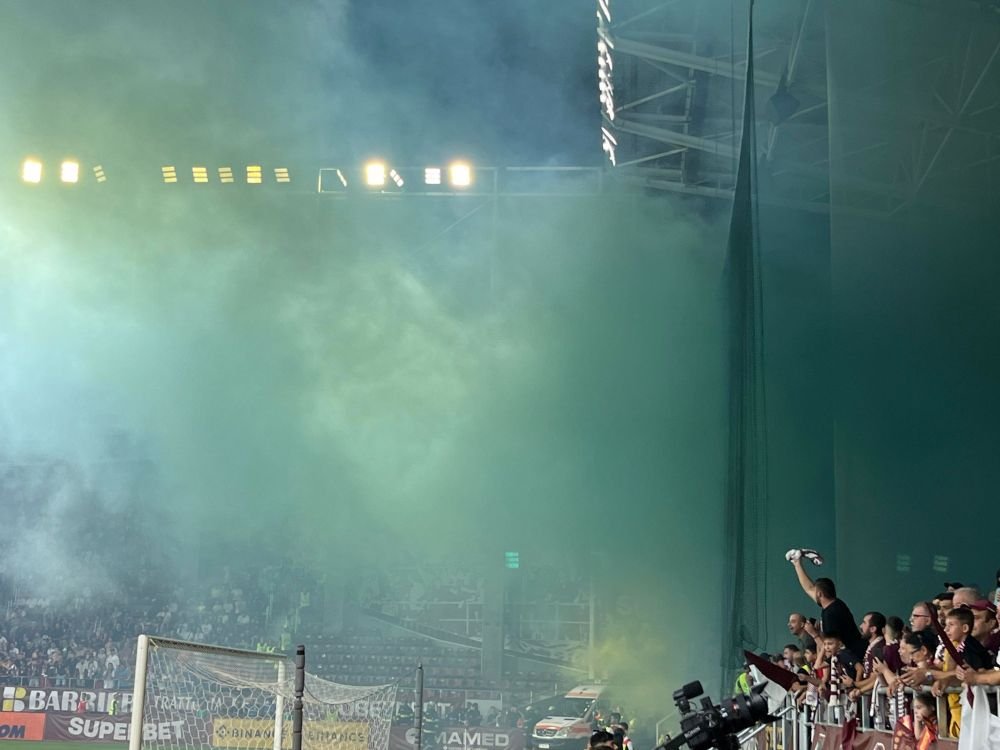 „V-ați pus traista în spinare și ați plecat în deplasare!” Spectacol în Giulești și show pirotehnic în Rapid - Petrolul Ploiești _7