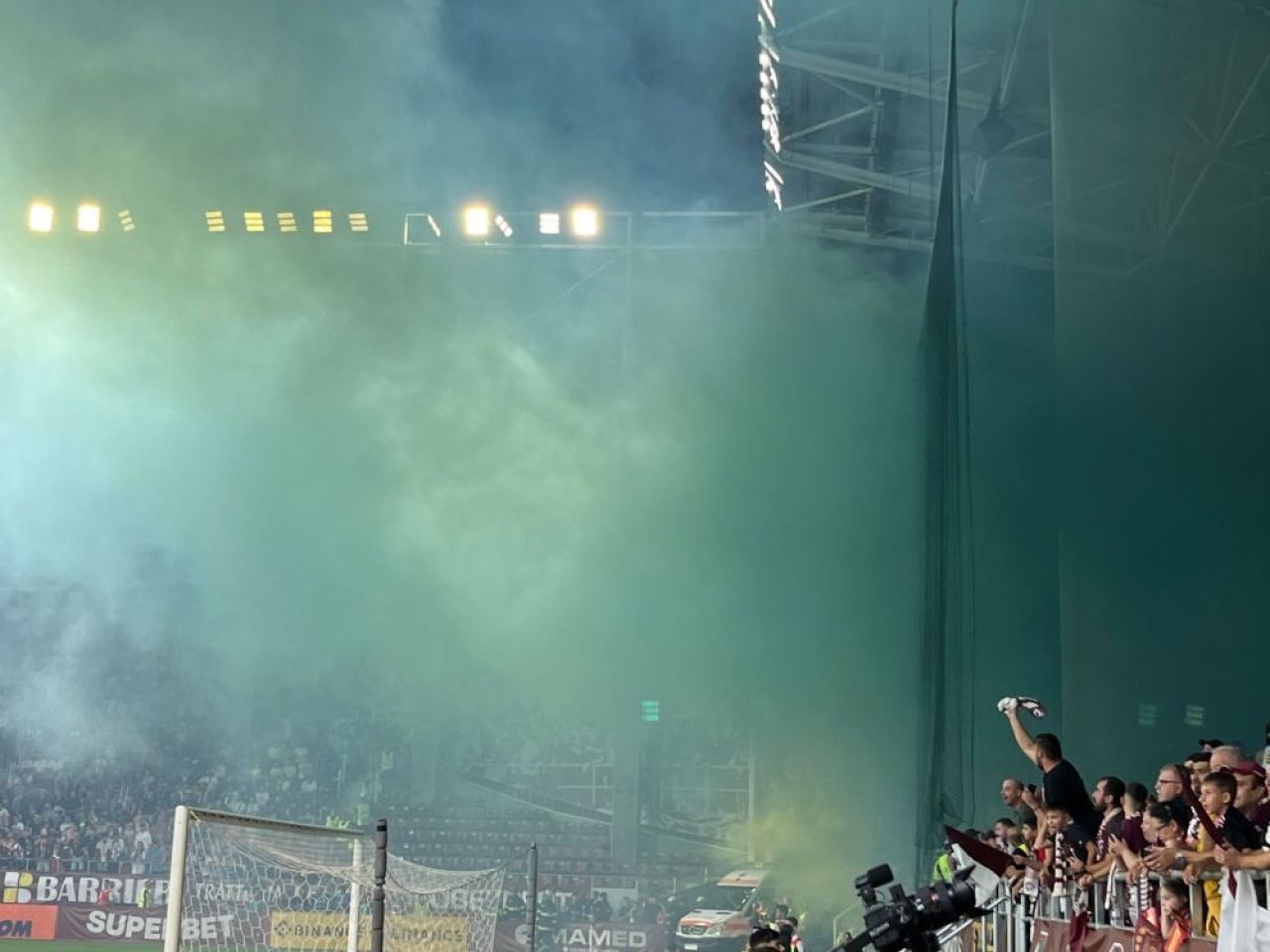 „V-ați pus traista în spinare și ați plecat în deplasare!” Spectacol în Giulești și show pirotehnic în Rapid - Petrolul Ploiești _7