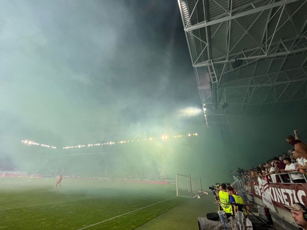 „V-ați pus traista în spinare și ați plecat în deplasare!” Spectacol în Giulești și show pirotehnic în Rapid - Petrolul Ploiești _11