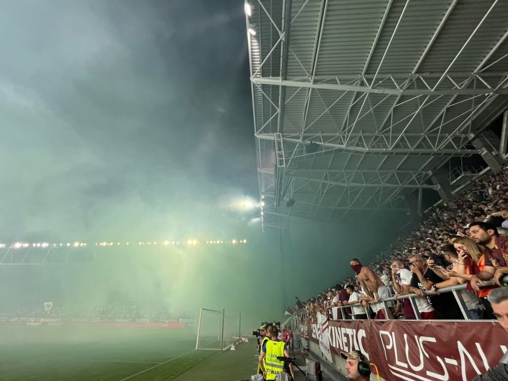 „V-ați pus traista în spinare și ați plecat în deplasare!” Spectacol în Giulești și show pirotehnic în Rapid - Petrolul Ploiești _12