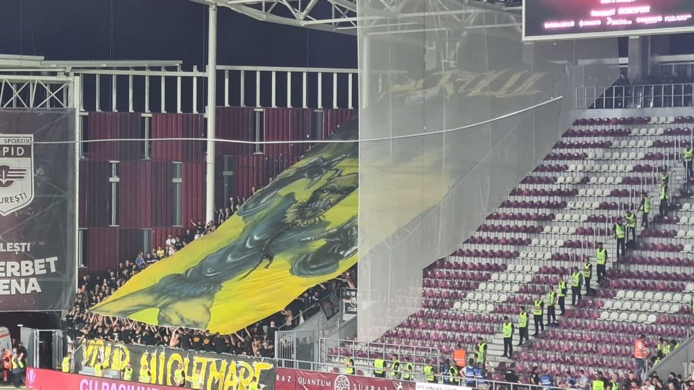 „V-ați pus traista în spinare și ați plecat în deplasare!” Spectacol în Giulești și show pirotehnic în Rapid - Petrolul Ploiești _16