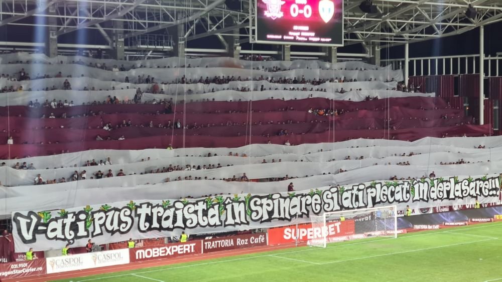 „V-ați pus traista în spinare și ați plecat în deplasare!” Spectacol în Giulești și show pirotehnic în Rapid - Petrolul Ploiești _18