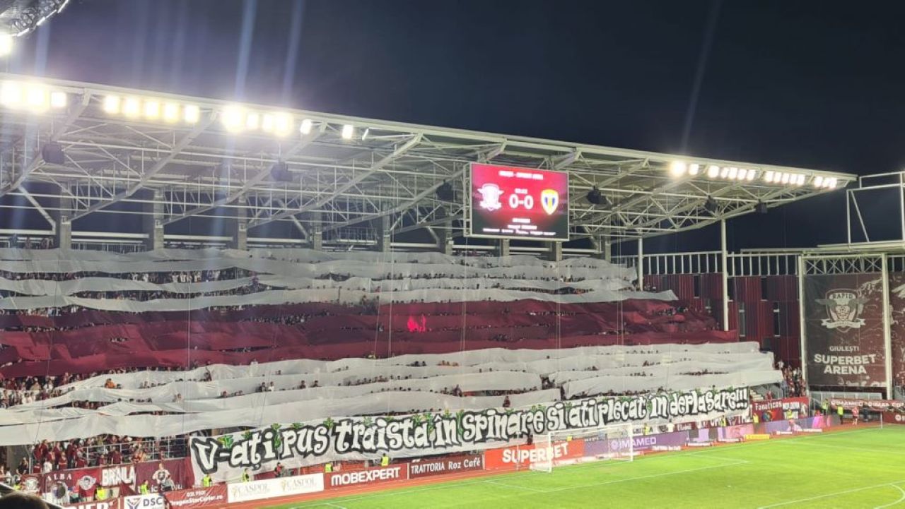„V-ați pus traista în spinare și ați plecat în deplasare!” Spectacol în Giulești și show pirotehnic în Rapid - Petrolul Ploiești _19