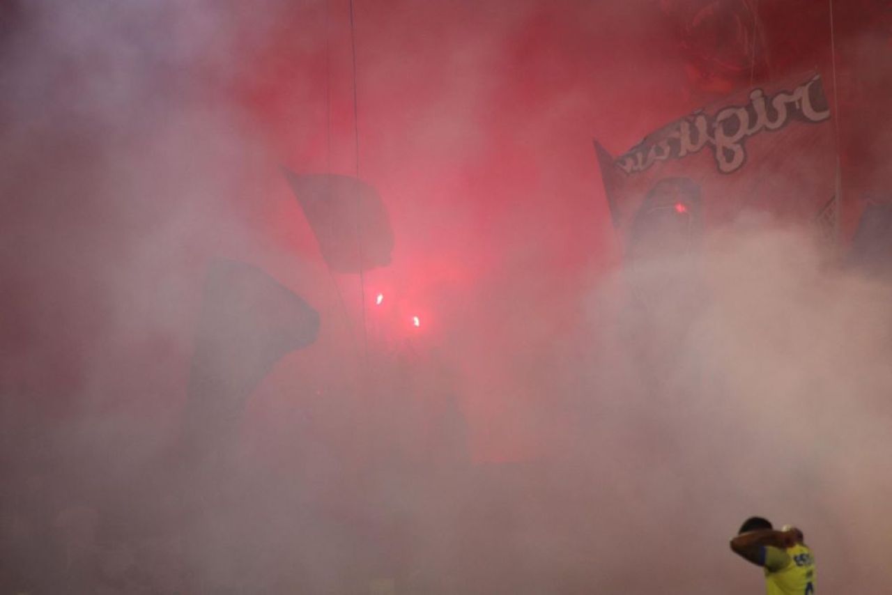 „V-ați pus traista în spinare și ați plecat în deplasare!” Spectacol în Giulești și show pirotehnic în Rapid - Petrolul Ploiești _22