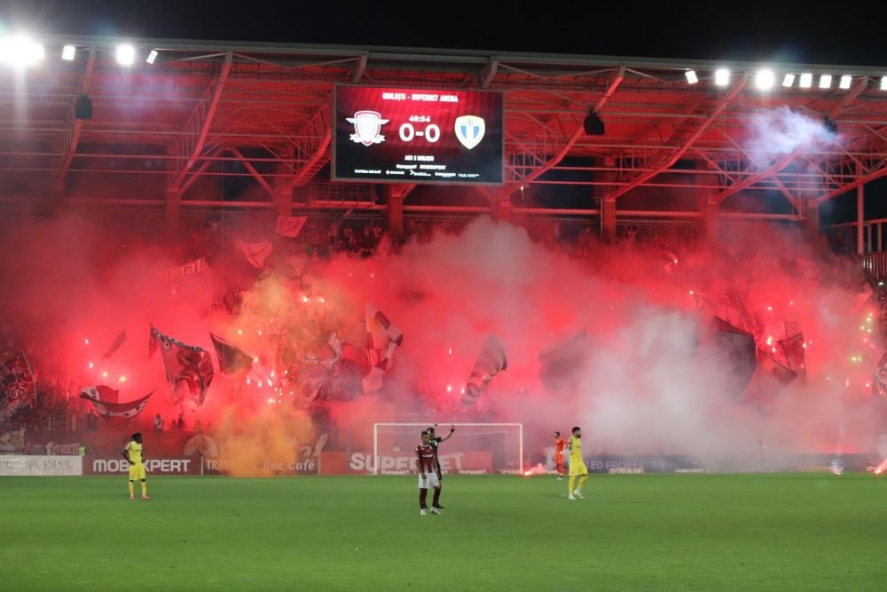 „V-ați pus traista în spinare și ați plecat în deplasare!” Spectacol în Giulești și show pirotehnic în Rapid - Petrolul Ploiești _26