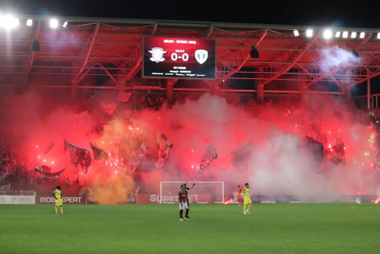 „V-ați pus traista în spinare și ați plecat în deplasare!” Spectacol în Giulești și show pirotehnic în Rapid - Petrolul Ploiești _26