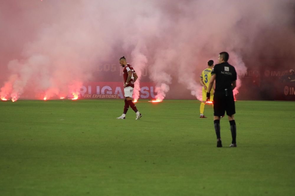 „V-ați pus traista în spinare și ați plecat în deplasare!” Spectacol în Giulești și show pirotehnic în Rapid - Petrolul Ploiești _28