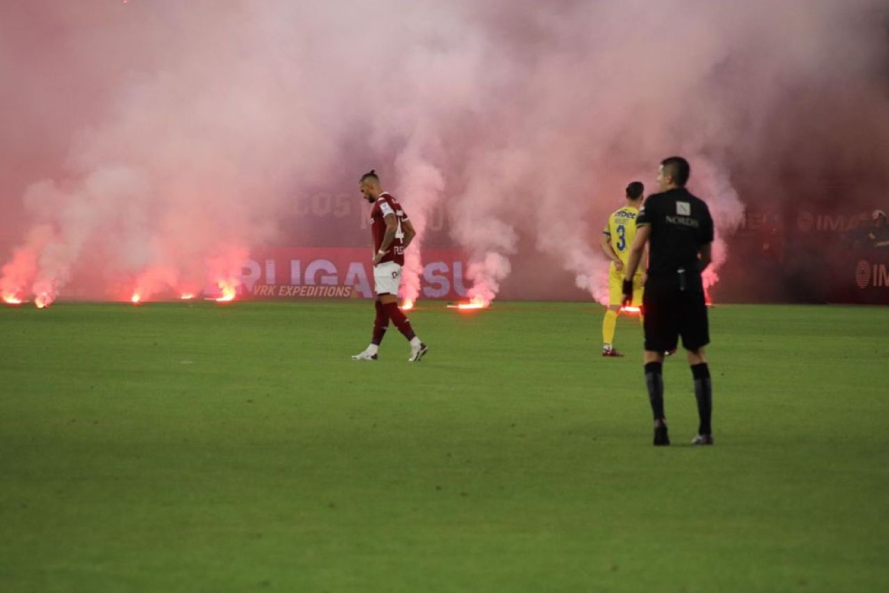 „V-ați pus traista în spinare și ați plecat în deplasare!” Spectacol în Giulești și show pirotehnic în Rapid - Petrolul Ploiești _28