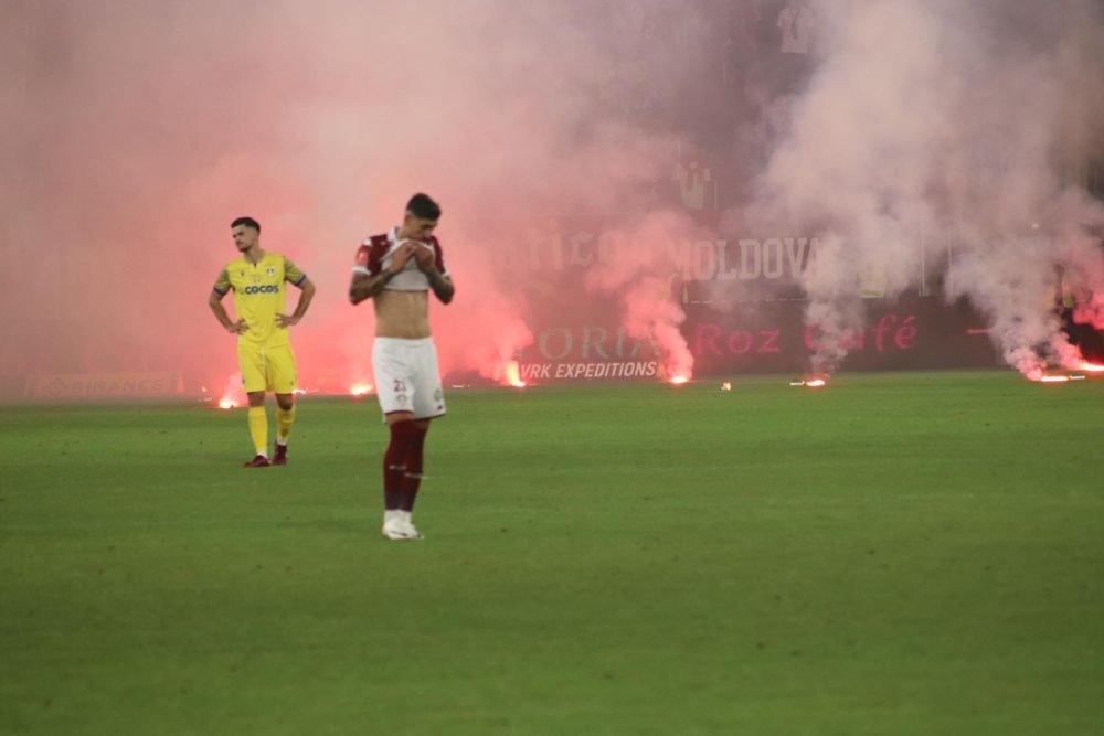 „V-ați pus traista în spinare și ați plecat în deplasare!” Spectacol în Giulești și show pirotehnic în Rapid - Petrolul Ploiești _30
