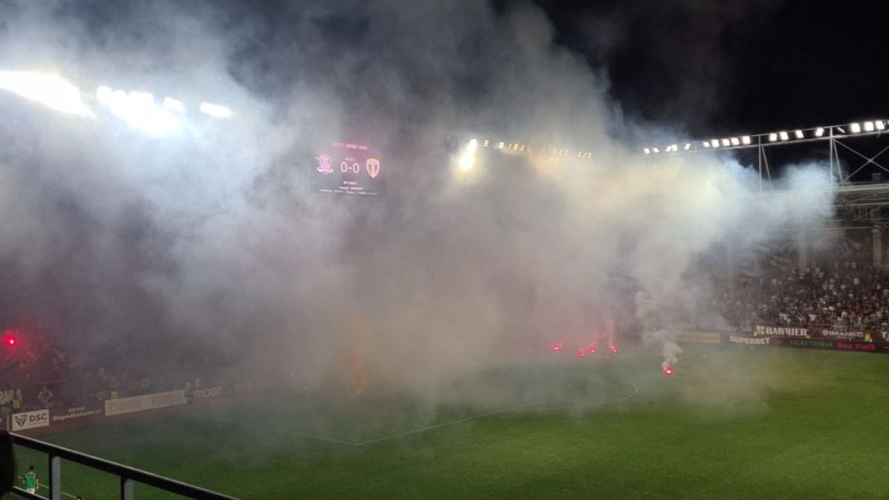 „V-ați pus traista în spinare și ați plecat în deplasare!” Spectacol în Giulești și show pirotehnic în Rapid - Petrolul Ploiești _31