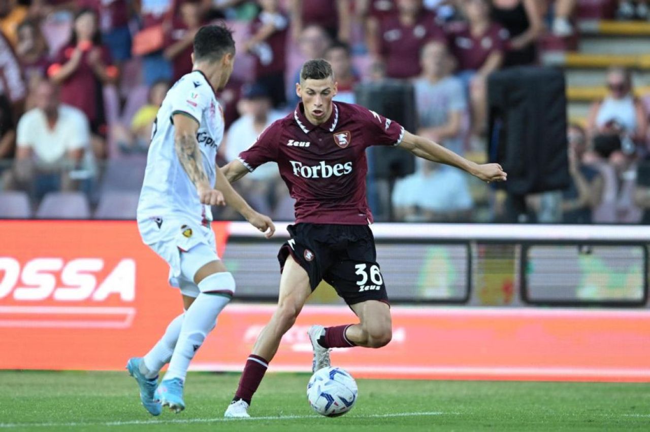 Românul din Serie A ocolit inexplicabil de FRF a debutat oficial la Salernitana! Andres Sfait a jucat ”con grande personalità”_4