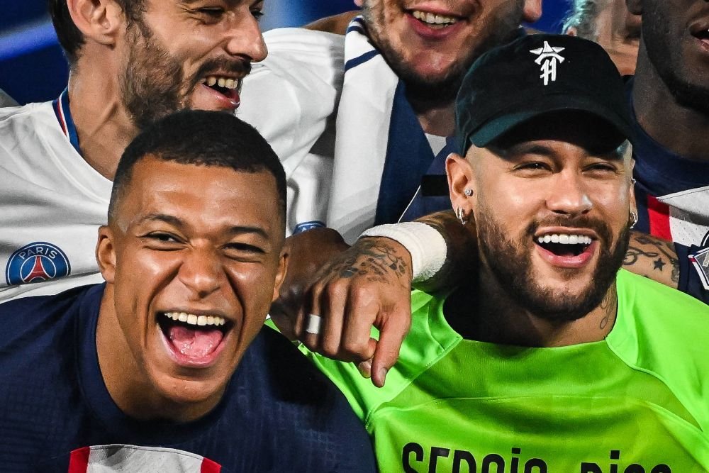 Gestul care trădează ruptura?! Neymar a reacționat după ce s-a scris că Kylian Mbappe a cerut plecarea lui de la PSG&nbsp;