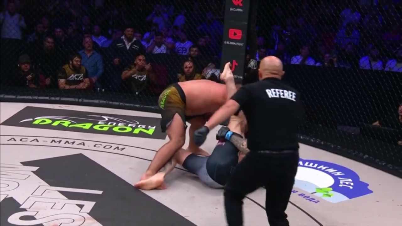 Accidentare brutală în MMA! Și-a rupt piciorul după 40 de secunde și fanii au rămas șocați: „Cea mai rea accidentare văzută vreodată!” Imagini cu puternic impact emoțional_13