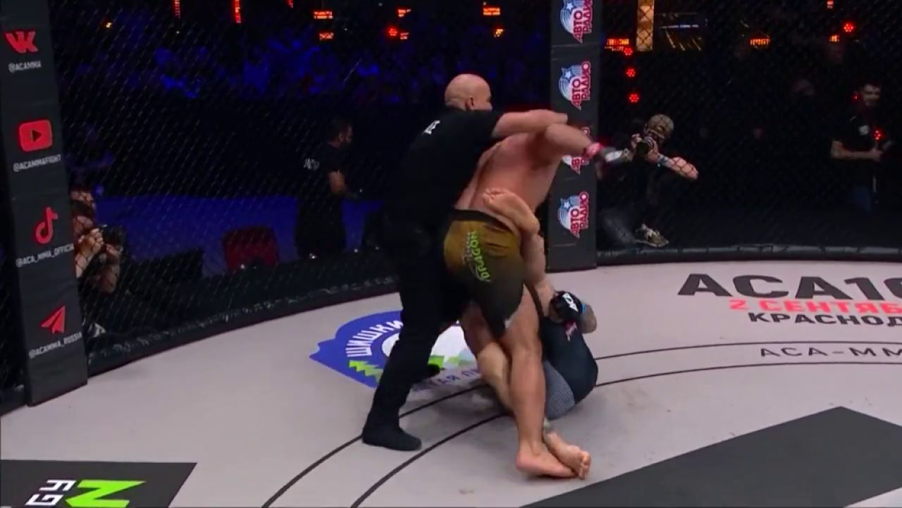 Accidentare brutală în MMA! Și-a rupt piciorul după 40 de secunde și fanii au rămas șocați: „Cea mai rea accidentare văzută vreodată!” Imagini cu puternic impact emoțional_17