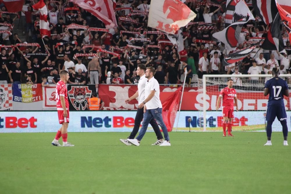 Sprijin de lux pentru Dinamo la meciul cu FC Botoșani! Handbaliștii de top ai lui Xavi Pascual, prezenți pe stadionul Arcul de Triumf _6