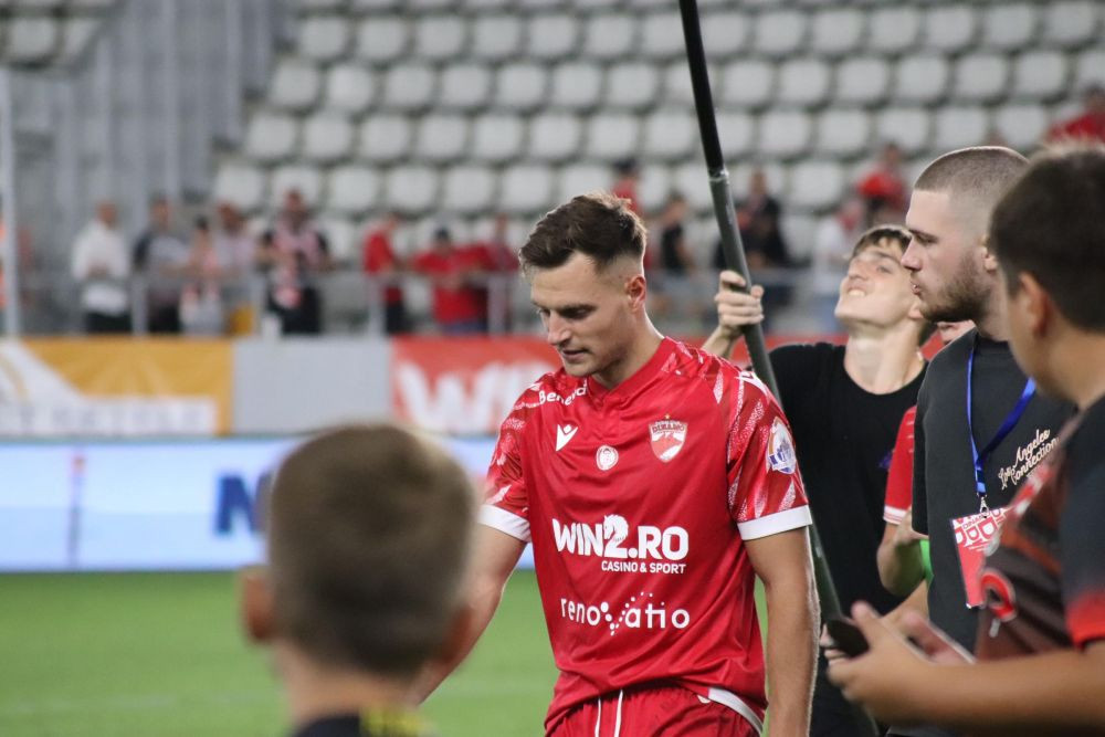 Totul despre Dennis Politic, eroul lui Dinamo: a jucat la Manchester United și la echipa lui David Beckham, a stat accidentat un an și jumătate, a fost legitimat în Serie A și a înscris goluri senzaționale în Anglia_2