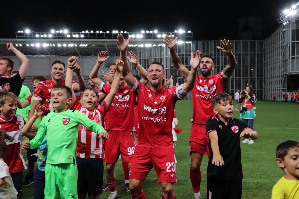 Totul despre Dennis Politic, eroul lui Dinamo: a jucat la Manchester United și la echipa lui David Beckham, a stat accidentat un an și jumătate, a fost legitimat în Serie A și a înscris goluri senzaționale în Anglia_4