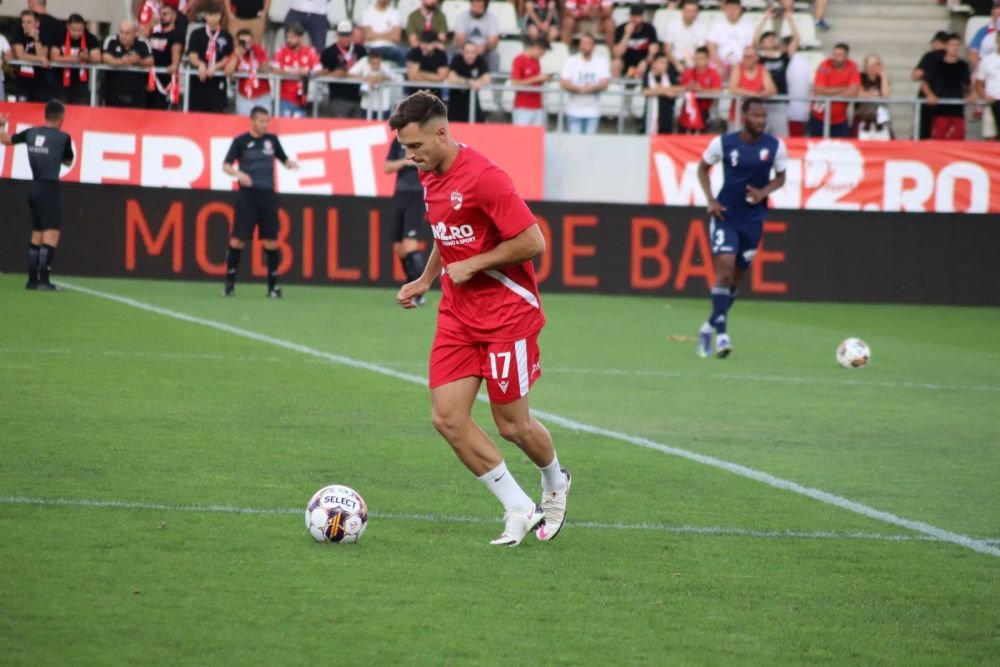 Totul despre Dennis Politic, eroul lui Dinamo: a jucat la Manchester United și la echipa lui David Beckham, a stat accidentat un an și jumătate, a fost legitimat în Serie A și a înscris goluri senzaționale în Anglia_13