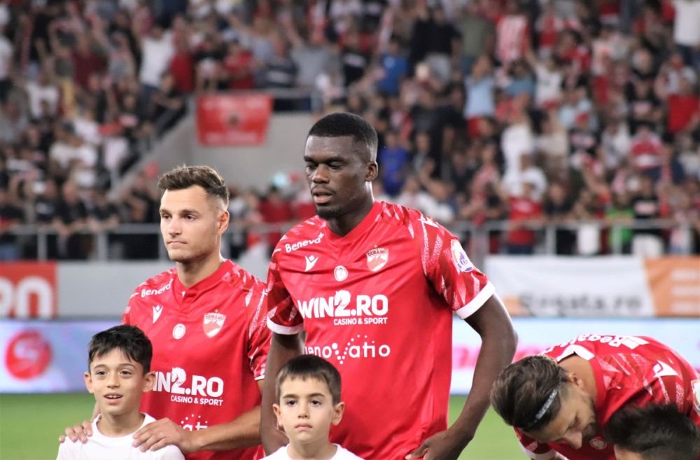 Totul despre Dennis Politic, eroul lui Dinamo: a jucat la Manchester United și la echipa lui David Beckham, a stat accidentat un an și jumătate, a fost legitimat în Serie A și a înscris goluri senzaționale în Anglia_15