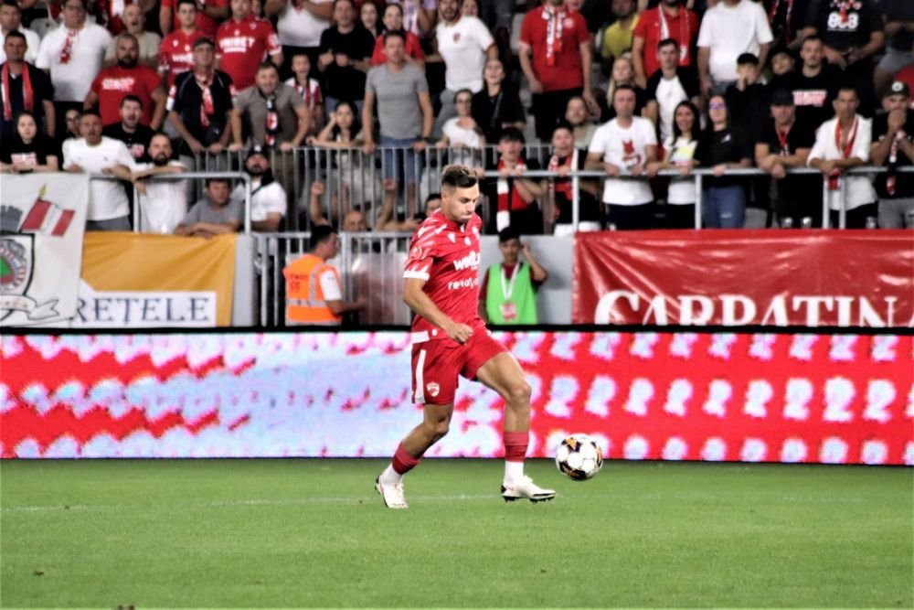 Totul despre Dennis Politic, eroul lui Dinamo: a jucat la Manchester United și la echipa lui David Beckham, a stat accidentat un an și jumătate, a fost legitimat în Serie A și a înscris goluri senzaționale în Anglia_17
