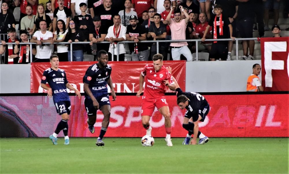 Totul despre Dennis Politic, eroul lui Dinamo: a jucat la Manchester United și la echipa lui David Beckham, a stat accidentat un an și jumătate, a fost legitimat în Serie A și a înscris goluri senzaționale în Anglia_21