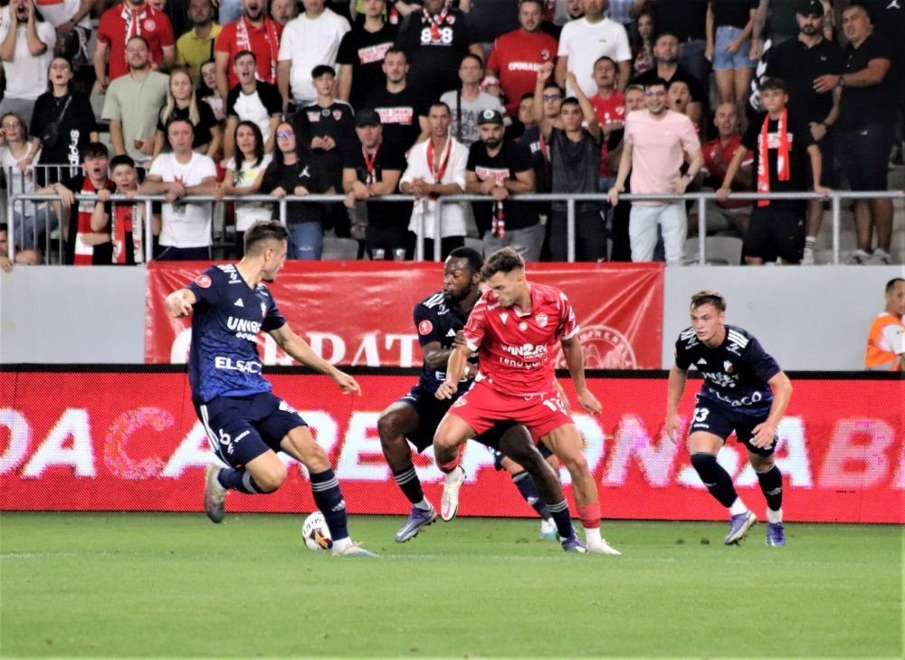 Totul despre Dennis Politic, eroul lui Dinamo: a jucat la Manchester United și la echipa lui David Beckham, a stat accidentat un an și jumătate, a fost legitimat în Serie A și a înscris goluri senzaționale în Anglia_22