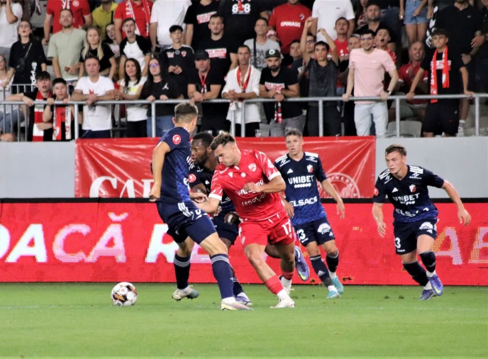 Totul despre Dennis Politic, eroul lui Dinamo: a jucat la Manchester United și la echipa lui David Beckham, a stat accidentat un an și jumătate, a fost legitimat în Serie A și a înscris goluri senzaționale în Anglia_23
