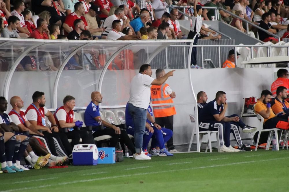 Marius Croitoru, terorizat de fanii lui Dinamo pe banca de rezerve_11