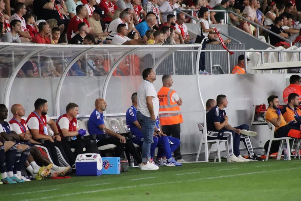 Marius Croitoru, terorizat de fanii lui Dinamo pe banca de rezerve_12