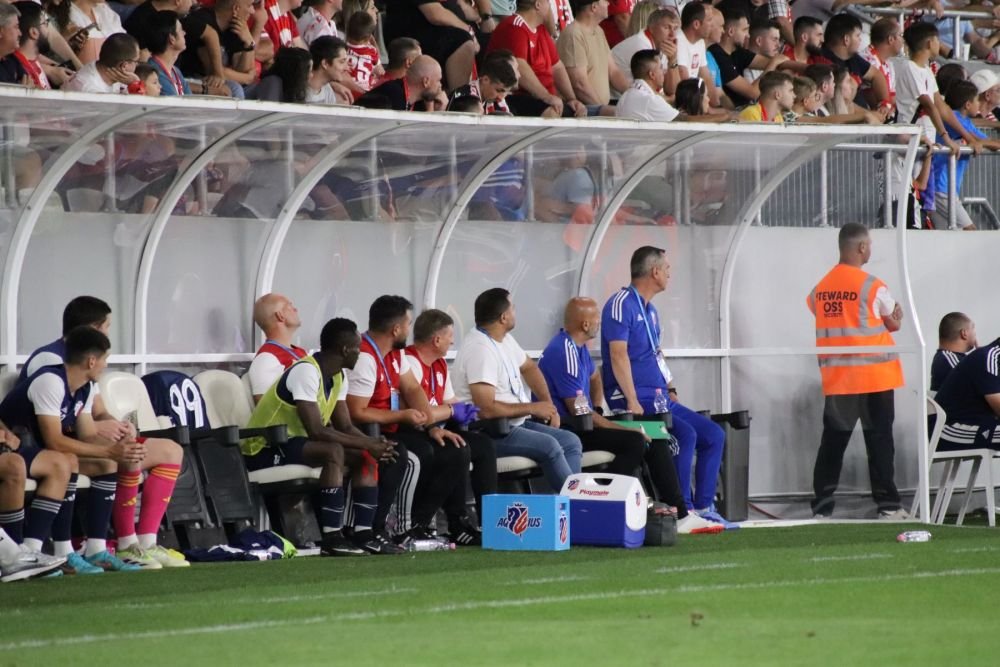 Marius Croitoru, terorizat de fanii lui Dinamo pe banca de rezerve_15