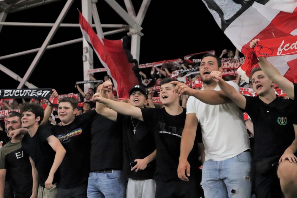 Marius Croitoru, terorizat de fanii lui Dinamo pe banca de rezerve_32