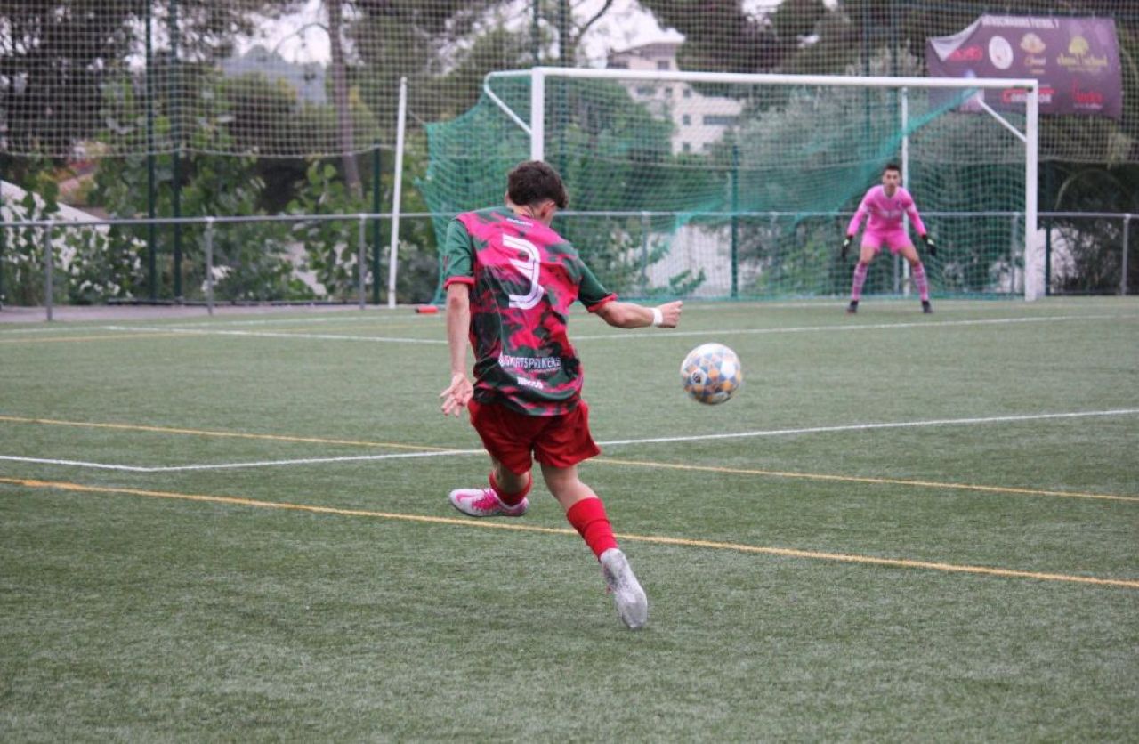 După un deceniu jucat în Barcelona, fostul coleg de la națională al lui Andrei Vlad, Denis Haruț sau Alexandru Mățan s-a transferat în prima ligă din Andorra!_6