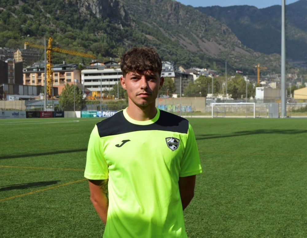 După un deceniu jucat în Barcelona, fostul coleg de la națională al lui Andrei Vlad, Denis Haruț sau Alexandru Mățan s-a transferat în prima ligă din Andorra!_8