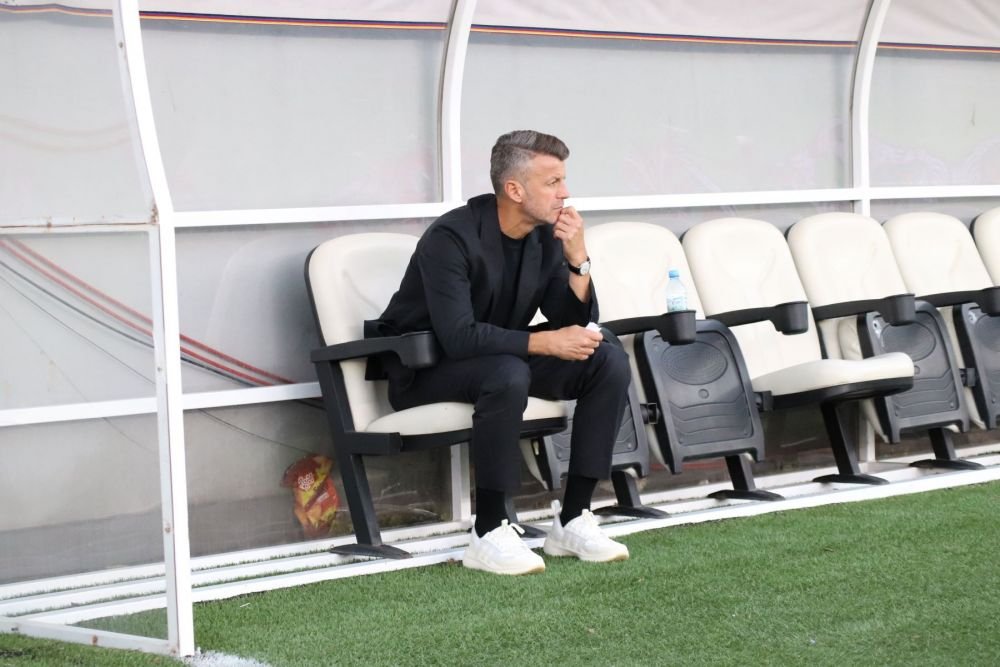 Mister Fashion. Ovidiu Burcă este unul dintre cei mai eleganți antrenori din Superligă