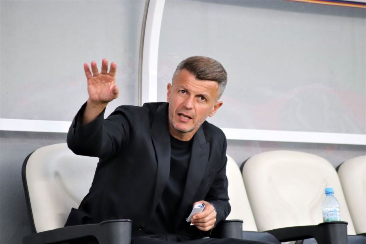 Mister Fashion. Ovidiu Burcă este unul dintre cei mai eleganți antrenori din Superligă_8
