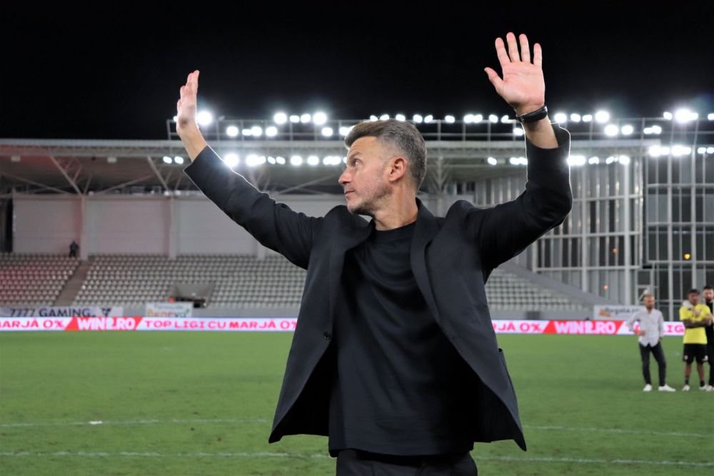Mister Fashion. Ovidiu Burcă este unul dintre cei mai eleganți antrenori din Superligă_11