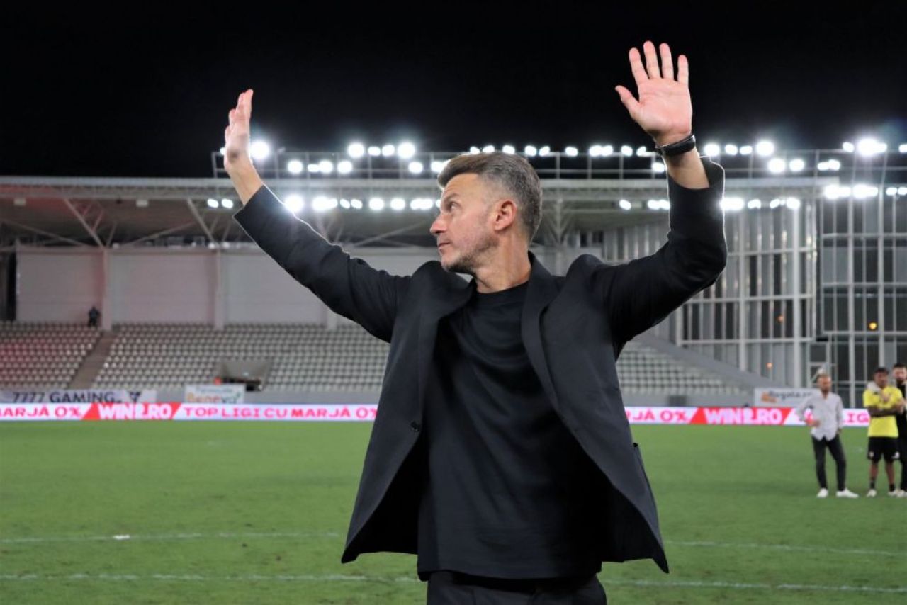 Mister Fashion. Ovidiu Burcă este unul dintre cei mai eleganți antrenori din Superligă_11