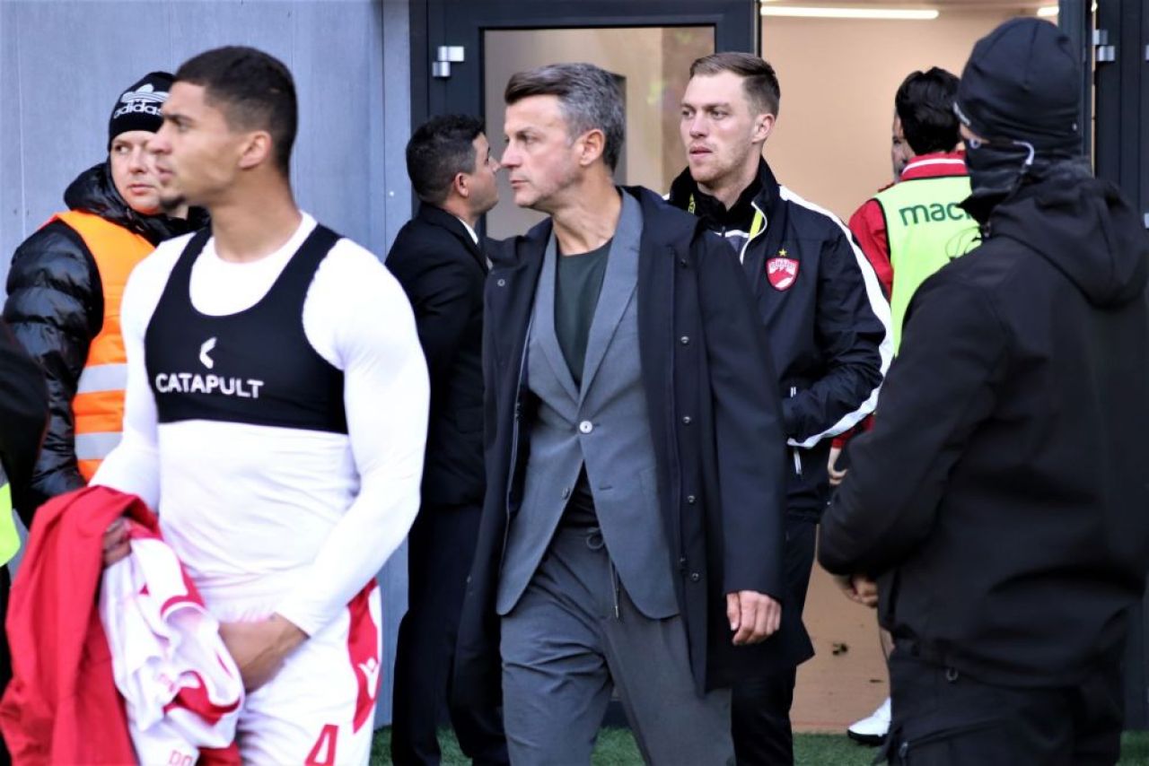 Mister Fashion. Ovidiu Burcă este unul dintre cei mai eleganți antrenori din Superligă_17