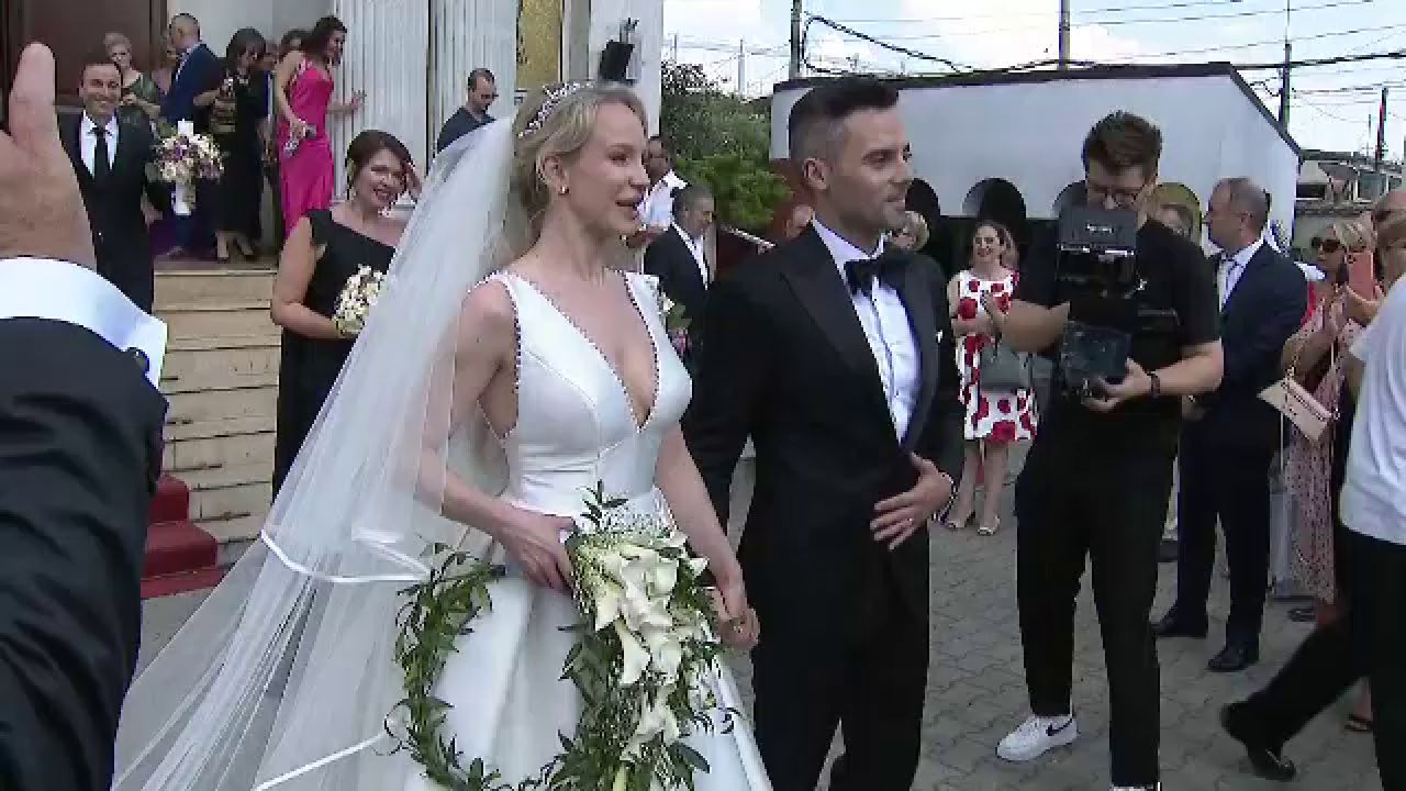 Cât a costat buchetul de mireasă al Sandrei Izbașa.