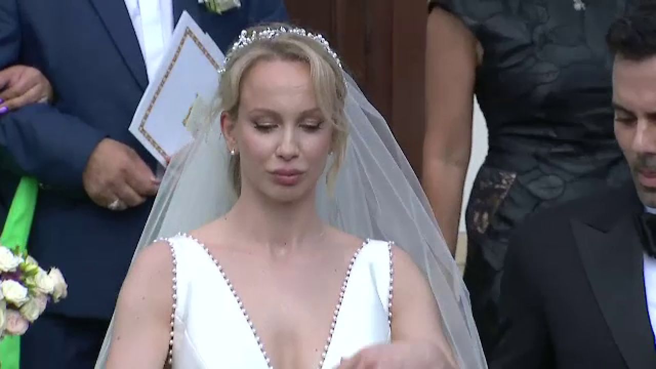 Cât a costat buchetul de mireasă al Sandrei Izbașa.