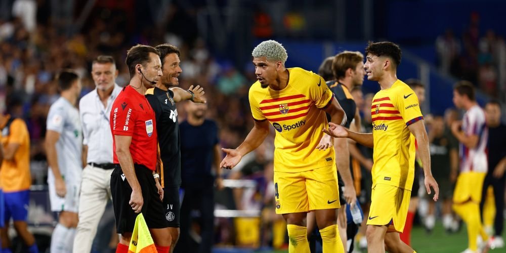 Lovitură pentru Barcelona! Titularul lui Xavi Hernandez s-a accidentat&nbsp;