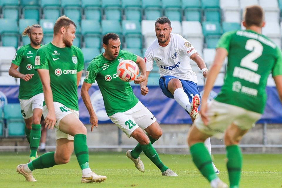 Budescu a fost comparat de Iosif Rotariu cu doi mari fotbaliști. 