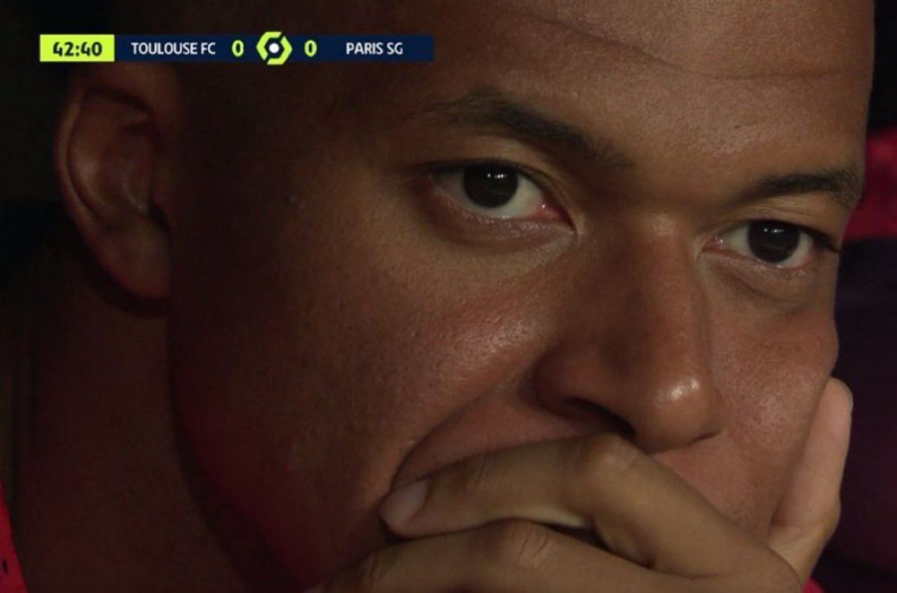 Imaginile neputinței! Cum a fost surprins Kylian Mbappe, pe banca de rezerve, în timpul partidei cu Toulouse_1