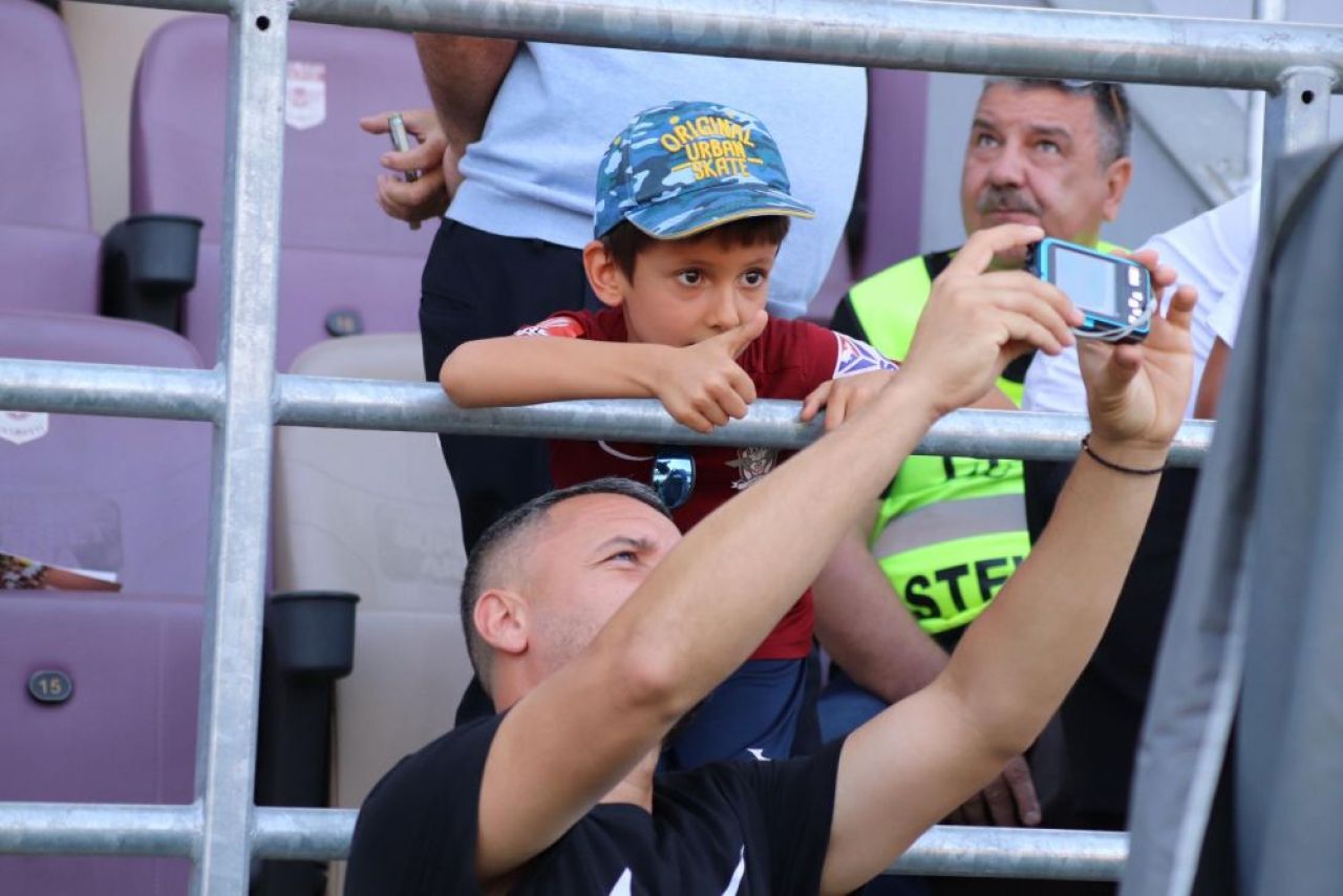 Constantin Budescu, atracția principală în Giulești! Fanii Rapidului s-au pozat cu vedeta de la Farul_4