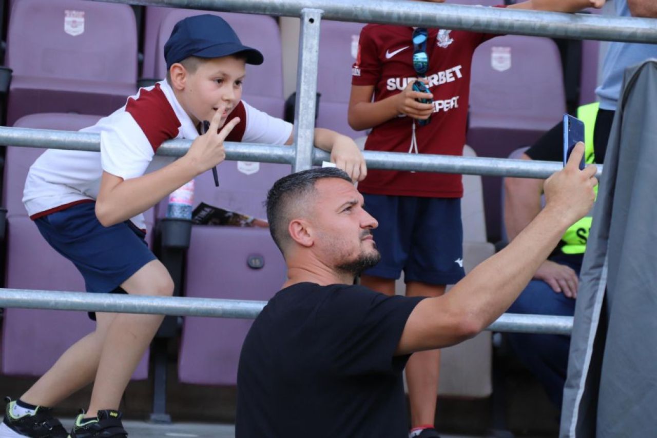 Constantin Budescu, atracția principală în Giulești! Fanii Rapidului s-au pozat cu vedeta de la Farul_5